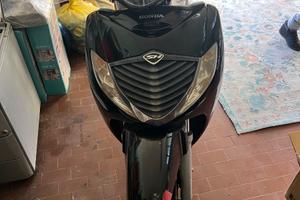 Honda SH 150 – 24.600 km – Perfetto per città – Un