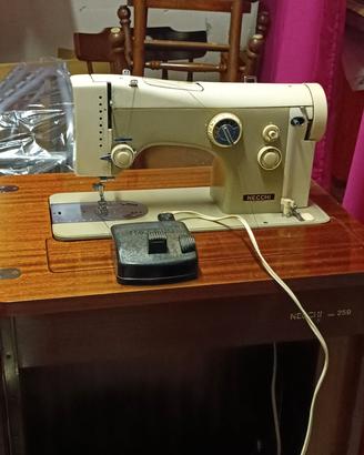 macchina da cucire Necchi 554