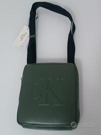 Borsa a tracolla monogramma rilievo Calvin Klein 