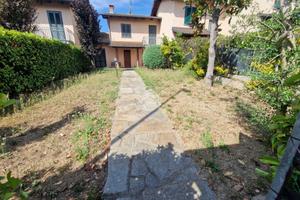 VILLA A SCHIERA A VILLAFRANCA D'ASTI