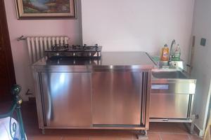 Camera indipendente con bagno e angolo cucina