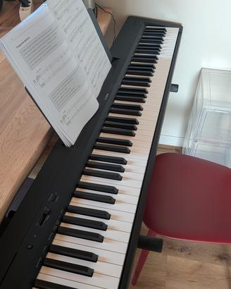 Pianoforte Yamaha P-145 come nuovo + supporto