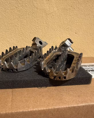 pedane maggiorate yamaha yzf