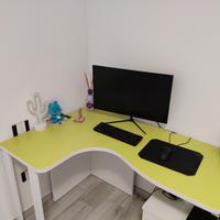 Scrivania angolare con cassetti