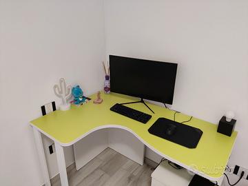 Scrivania angolare con cassetti