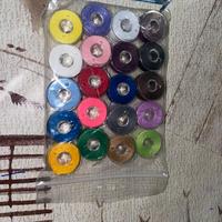 Macchina da cucire portatile + bobine colorate