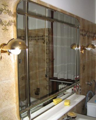 specchio bagno in ottone