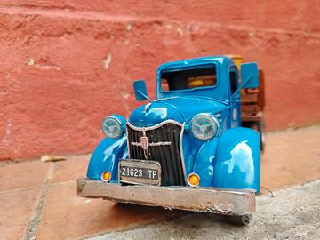 camion vintage trasporto fusti olio