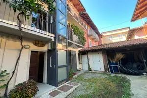MONOLOCALE A REVELLO