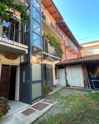 MONOLOCALE A REVELLO
