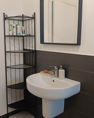 Specchio bagno con cornice nera 60x60