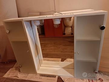 Mobile da bagno con specchio e pensili
