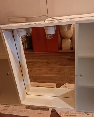 Mobile da bagno con specchio e pensili