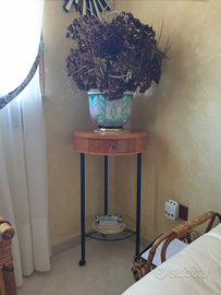 Tavolino in radica di noce rotondo con rotelle