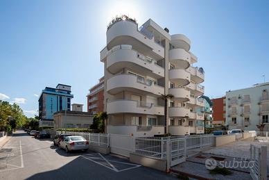 Bilocale a 50mt dal mare Riccione - Estate 2025