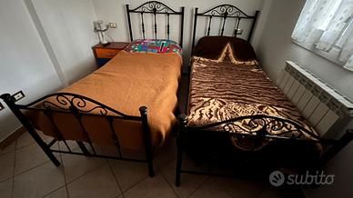 Due spalliere letti singoli in ferro battuto 