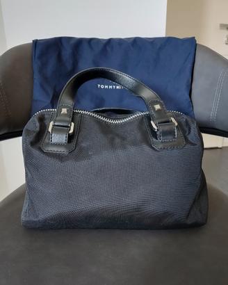 Borsa bauletto nera Tommy Hilfiger 