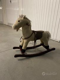 Cavallo a dondolo