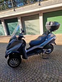 Piaggio scooter MP3