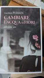 Cambiare l' acqua ai fiori