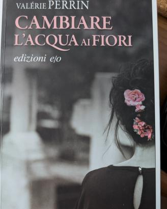Cambiare l' acqua ai fiori