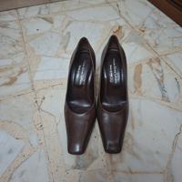 décolleté in pelle