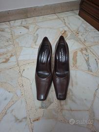 décolleté in pelle