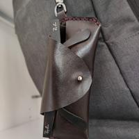 astuccio occhiali sole vista e moschettone  zaino 