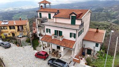 Villetta a schiera di 800 m² con più di 5 locali a