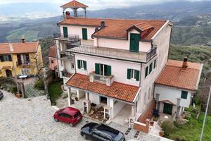 Villetta a schiera di 800 m² con più di 5 locali a