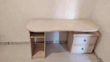 Prezzo bomba 40€ scrivania 