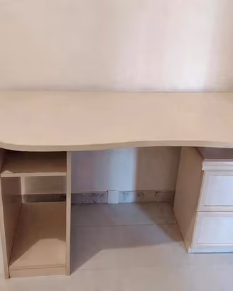 Prezzo bomba 40€ scrivania 