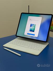 Ipad 12.9 pro con tastiera e accessori