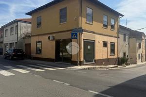 NEGOZIO A FANO