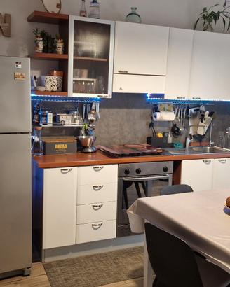 cucina completa di elettrodomestici 