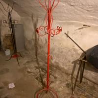 VECCHIO ATTACCAPANNI ROSSO IN FERRO BATTUTO 1900