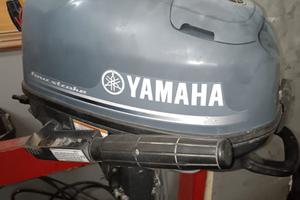 Motore marino fuoribordo