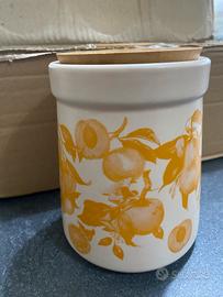 Barattoli in ceramica con decoro frutta