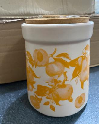 Barattoli in ceramica con decoro frutta