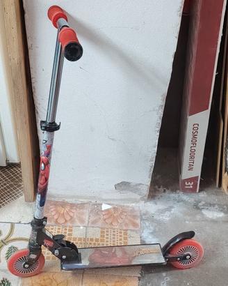 Monopattino spiderman 