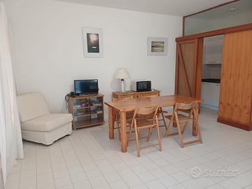 Tavolo pranzo con sedie