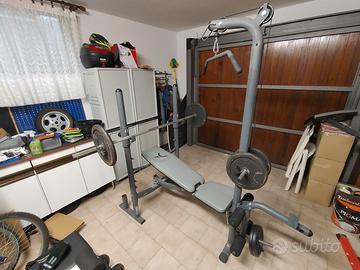 Panca piana con lat machine e leg curl