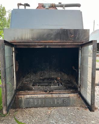 Termocamino a legna usato