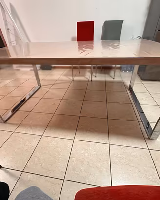 Tavolo in legno con gambe acciaio