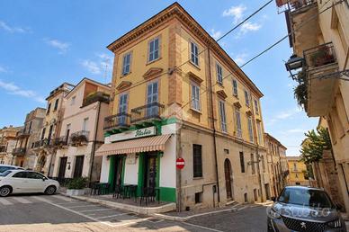 3 LOCALI A MOSCIANO SANT'ANGELO