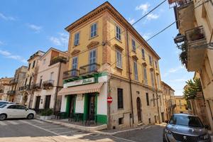 3 LOCALI A MOSCIANO SANT'ANGELO