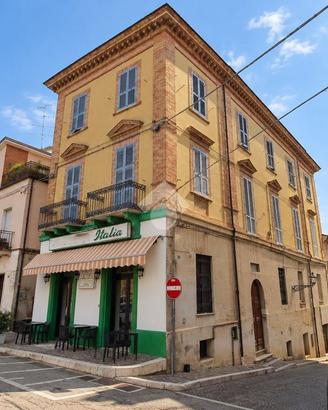 3 LOCALI A MOSCIANO SANT'ANGELO