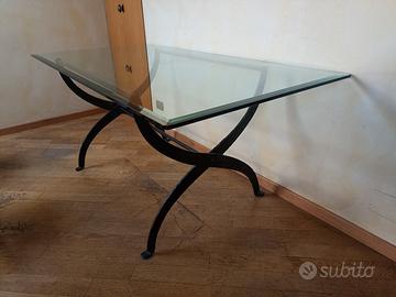 Tavolo di cristallo con base ferro battuto 