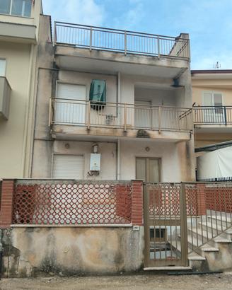 Casa indipendente  su due piani 