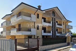 RIF. 523 - AMPIO TRILOCALE SIGNORILE CON GIARDINO